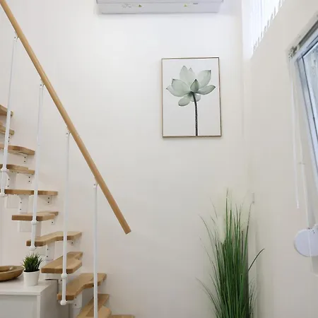 Apartment Free Parking, Close To Subway, Location *