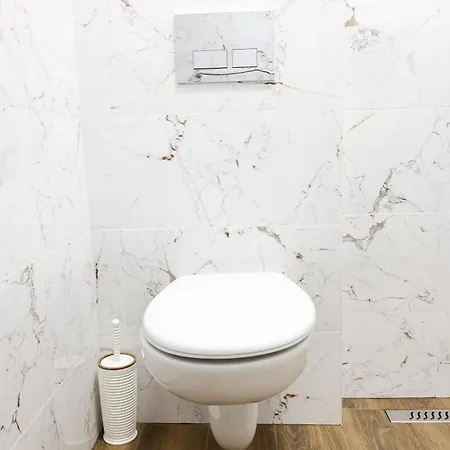 Free Parking, Close To Subway, Location Apartment Bunzareto