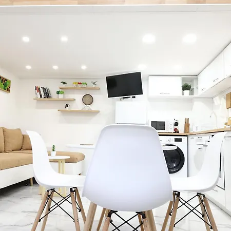 Free Parking, Close To Subway, Location Apartment Bunzareto