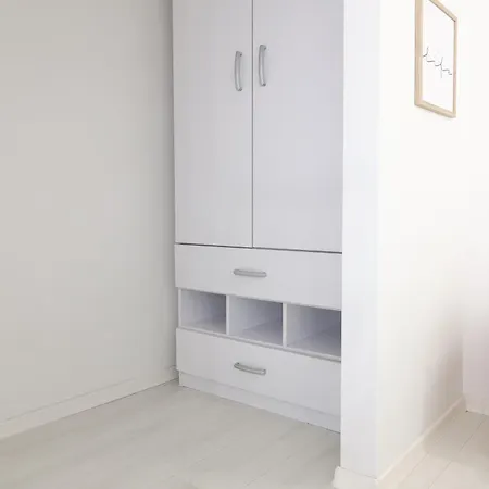 Apartment Free Parking, Close To Subway, Location